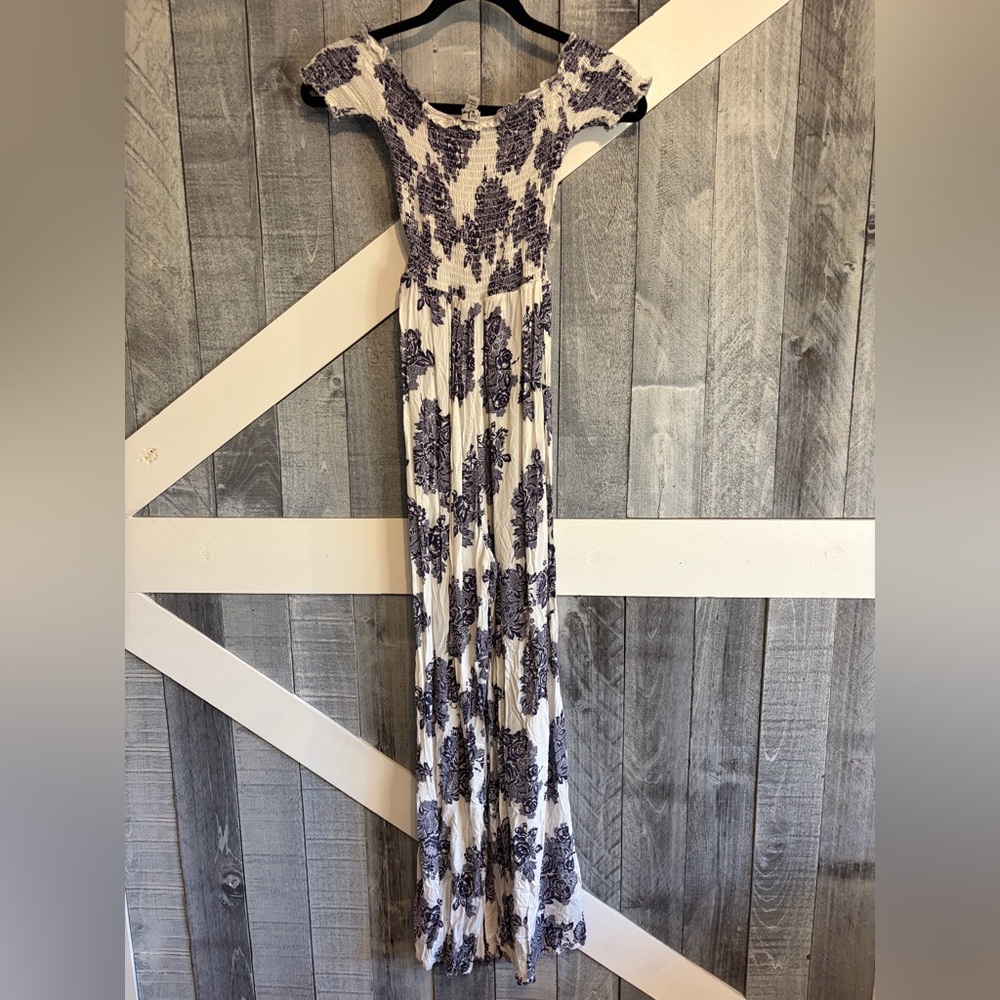 J for Justify Blue & White Floral Smocked Top Mini Sleeve Romper Size S